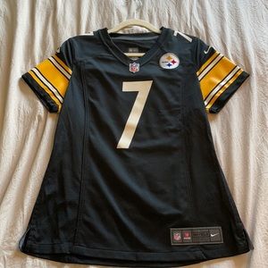 Woman’s #7 Steelers Jersey LIKE NEW!